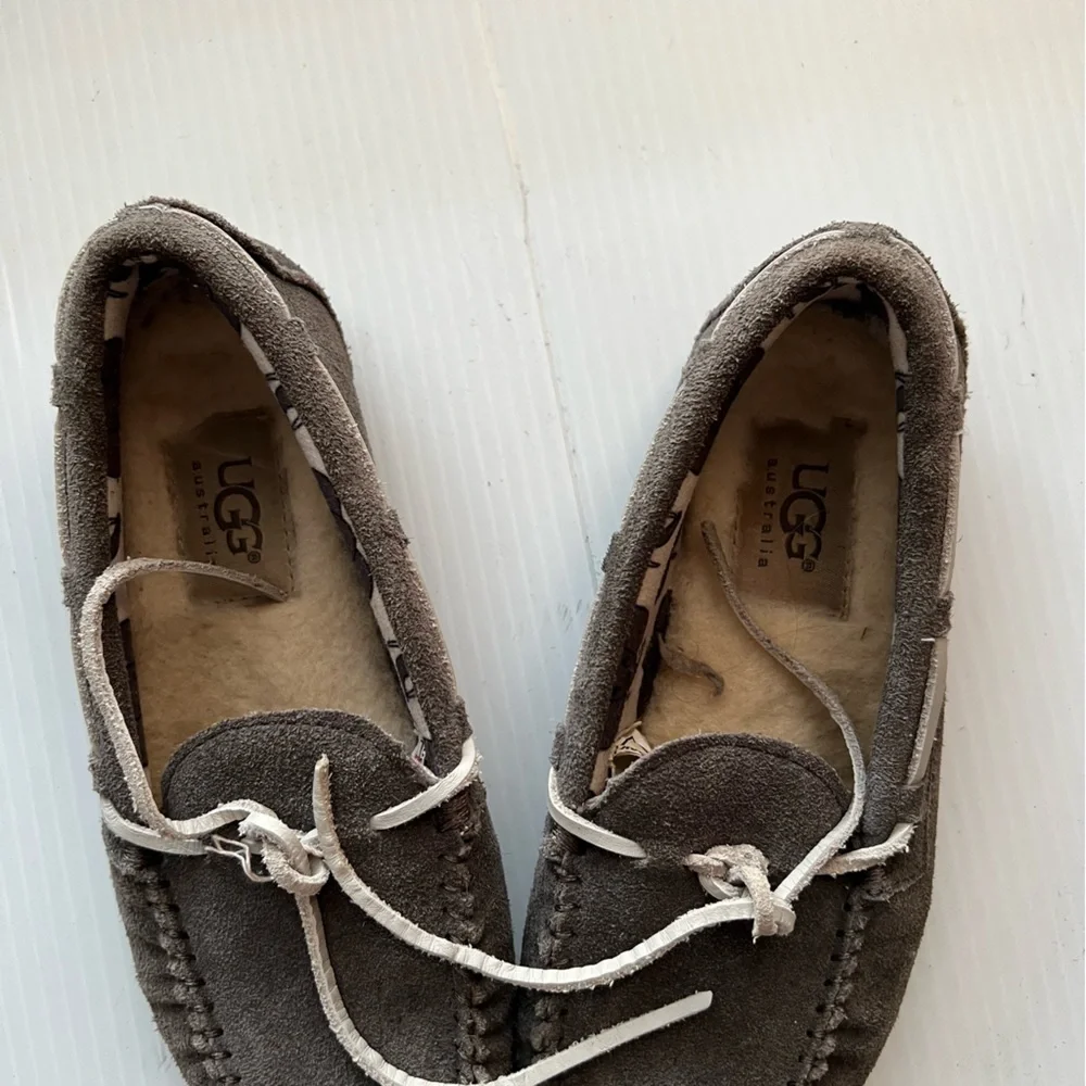 Girls UGG | Moccasins Size 1